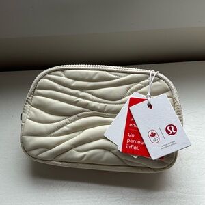 Lululemon everywhere beltbag